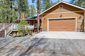 Cozy Fox Cabin - Stunning Big Bear property with Hot Tub, Foosball and Much more!